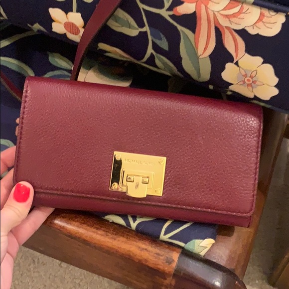 Michael Kors Handbags - Michael Kors wallet